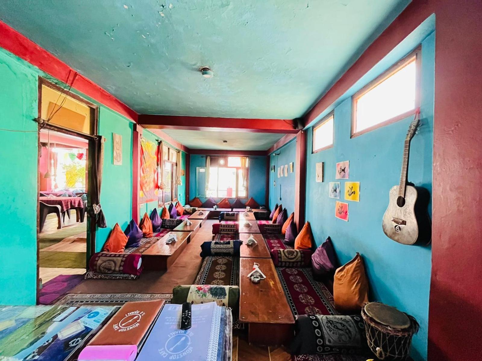 Non Stop Cafe Hostel & Stay Manāli Zimmer foto
